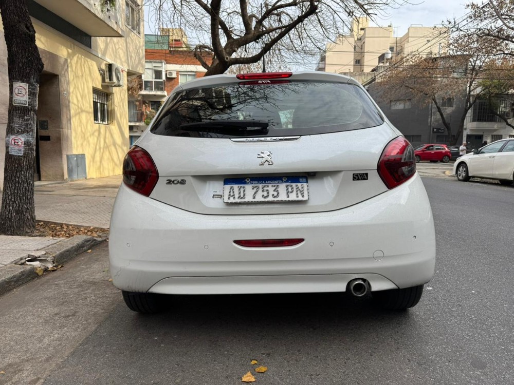 Peugeot 208 Feline — foto 12